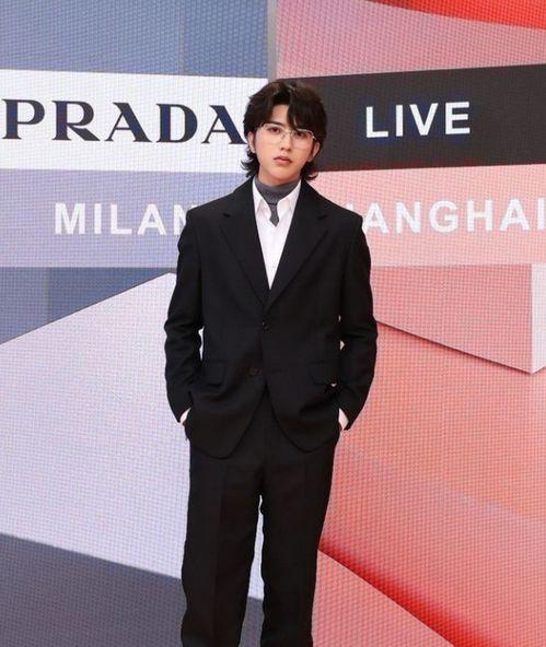 吃瓜娱乐间蔡徐坤,从吃瓜娱乐到现象级偶像的蜕变之路